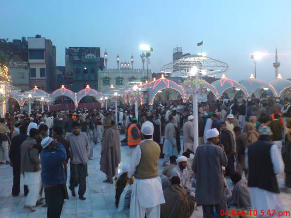 Data Darbar 966th Urs Photos On 3 feb 2010 By DataGanjBakhsh.Com 0045.jpg